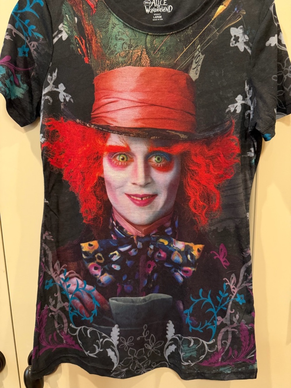 Disney Alice in Wonderland Graphic Tee - Black, Green